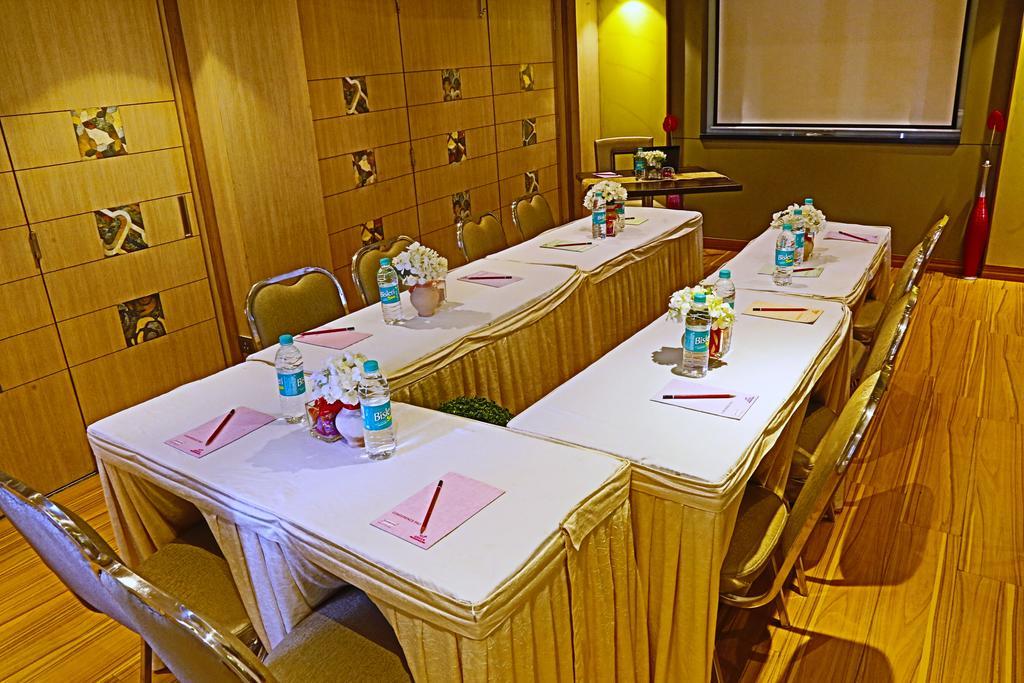 The Oriental Residency Hotel Mumbai  Buitenkant foto
