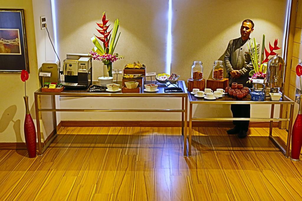 The Oriental Residency Hotel Mumbai  Buitenkant foto