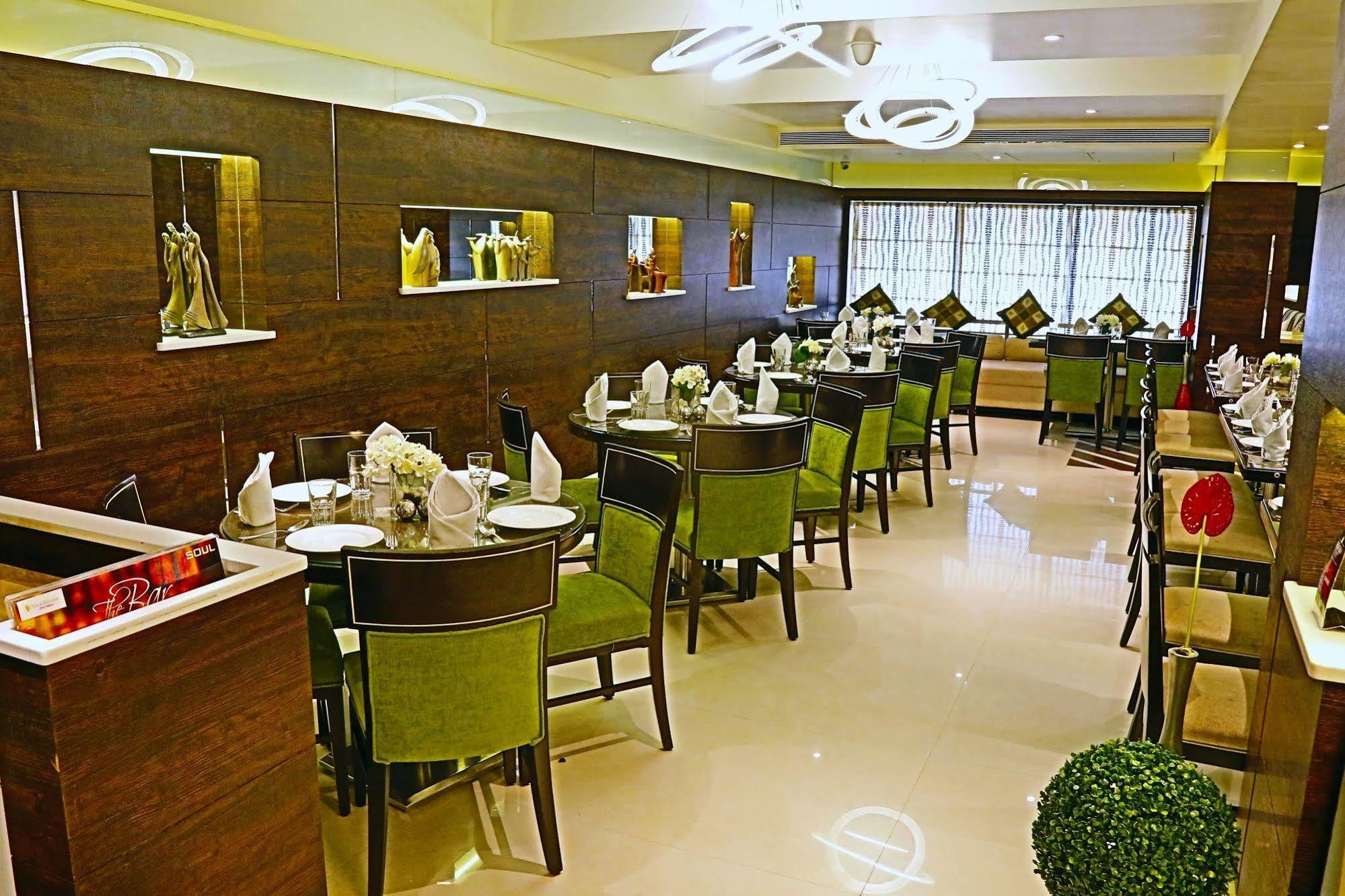The Oriental Residency Hotel Mumbai  Buitenkant foto